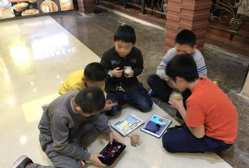 你能擦出火花吗 熊孩子广场狂摔共享单车,公共用品岂成玩具