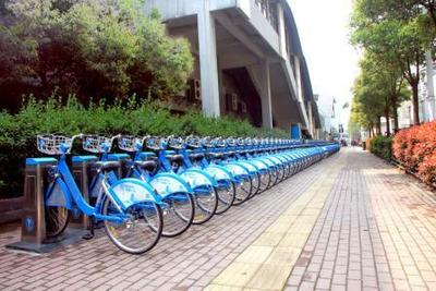 武汉第四万辆公共自行车上路 成为城市风景线_新浪湖北_新浪网